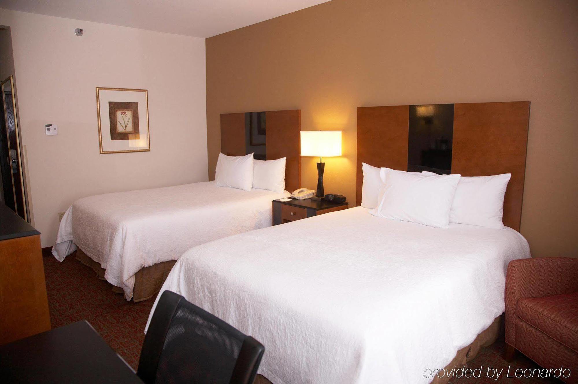 Hampton & Hotel